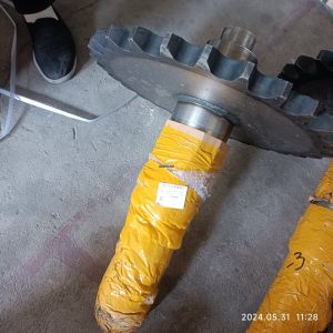 High-Quality 链轮与轴组件长头 代替SP105323,长头 85513031 for Construction Machinery